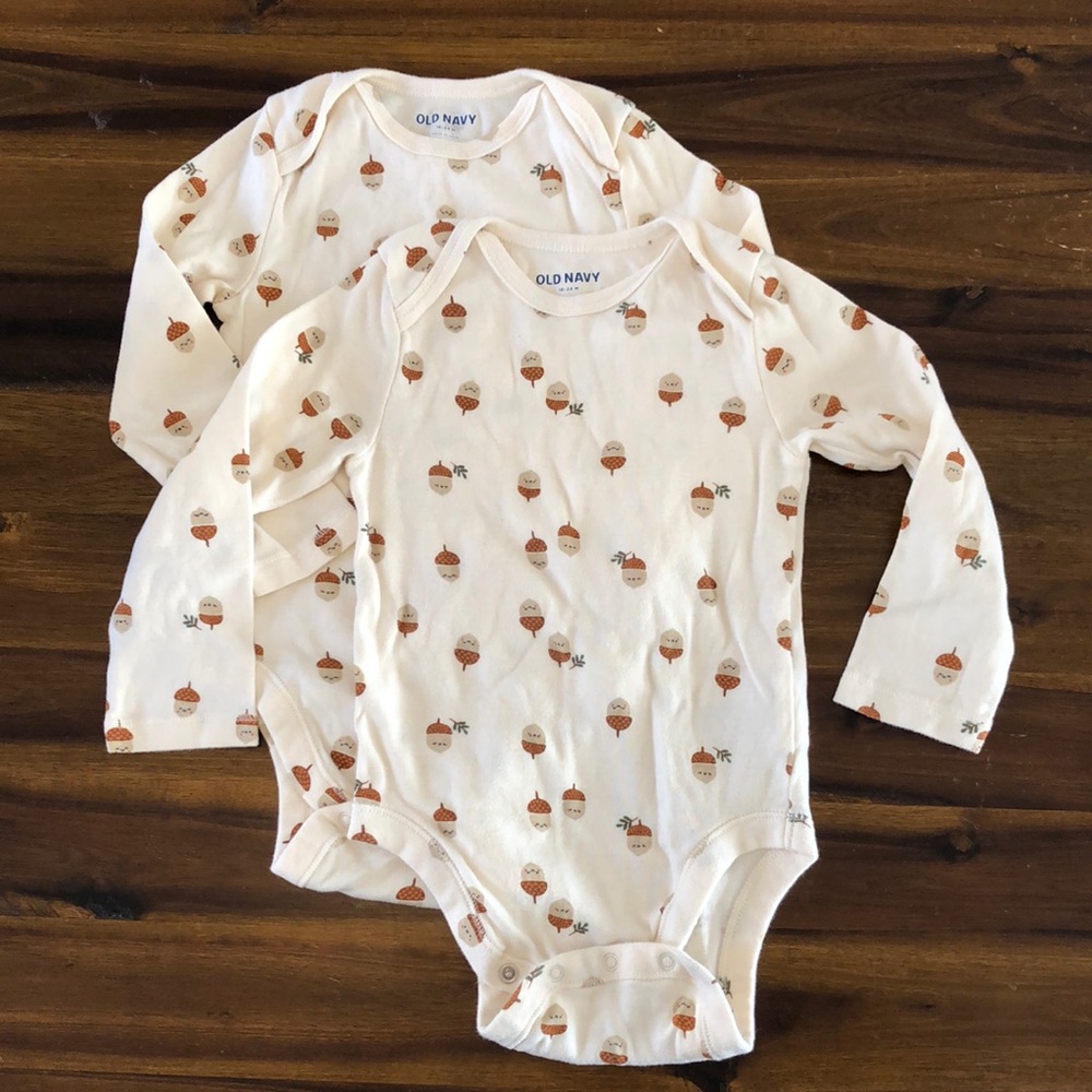 ❄️3/$25 Two Old Navy acorn onesies 18-24m